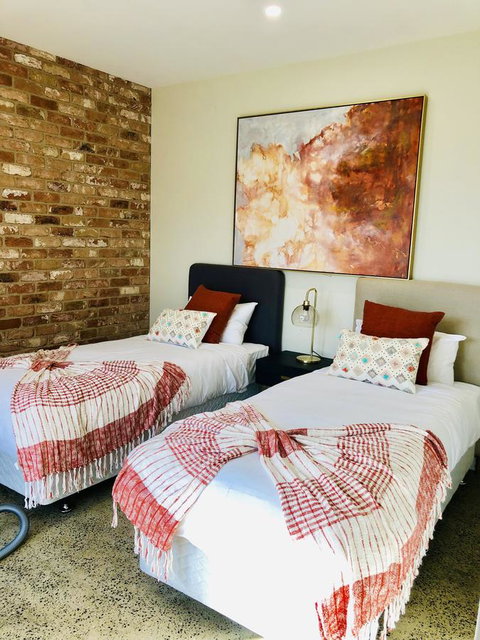 EMBRACING EVANDALE - Hosted By L'Abode Accommodation - Port Augusta Accommodation 4