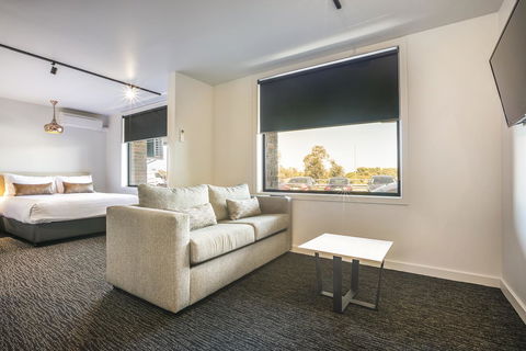 Nightcap At The Cheeky Squire - Port Augusta Accommodation 18