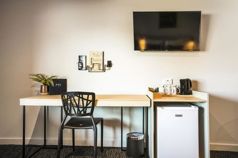 Nightcap At The Cheeky Squire - Port Augusta Accommodation 21