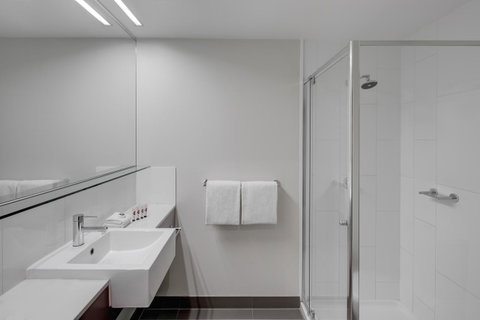 Travelodge Hotel Melbourne Docklands - Port Augusta Accommodation 6