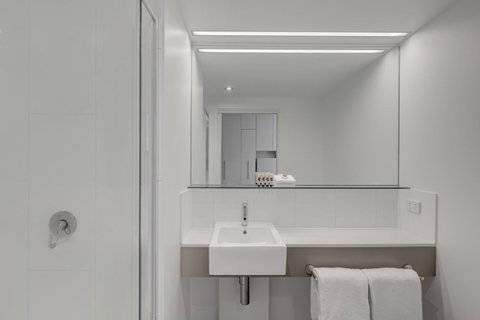Travelodge Hotel Melbourne Docklands - Port Augusta Accommodation 8