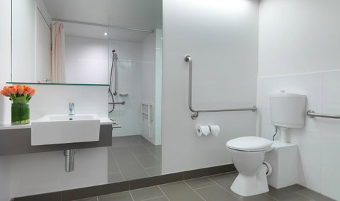 Travelodge Hotel Melbourne Docklands - Port Augusta Accommodation 19