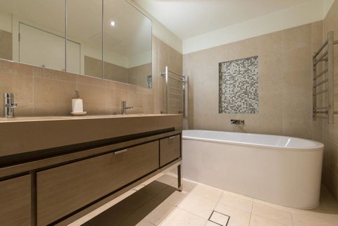 Waterfront 3 Bedroom Luxury Home Victoria Harbour - Port Augusta Accommodation 9