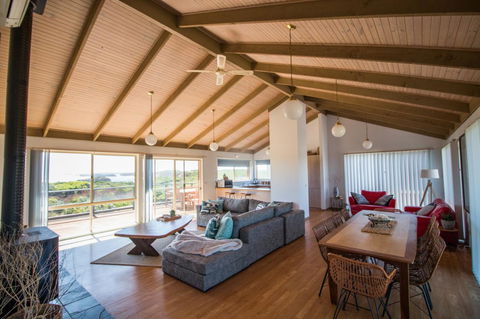 Sunsets On Martyrs Luxury Coastal Beach House Peterborough - Port Augusta Accommodation 0