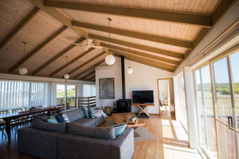 Sunsets On Martyrs Luxury Coastal Beach House Peterborough - Port Augusta Accommodation 2