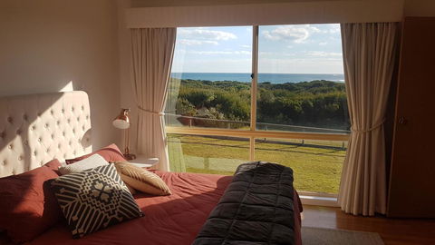 Sunsets On Martyrs Luxury Coastal Beach House Peterborough - Port Augusta Accommodation 5
