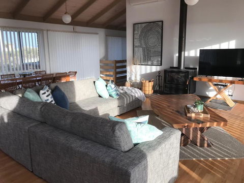 Sunsets On Martyrs Luxury Coastal Beach House Peterborough - Port Augusta Accommodation 10