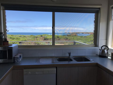 Sunsets On Martyrs Luxury Coastal Beach House Peterborough - Port Augusta Accommodation 7