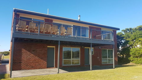 Sunsets On Martyrs Luxury Coastal Beach House Peterborough - Port Augusta Accommodation 24