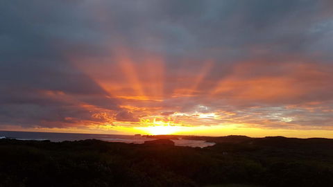 Sunsets On Martyrs Luxury Coastal Beach House Peterborough - Port Augusta Accommodation 25