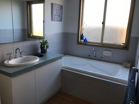 Sunsets On Martyrs Luxury Coastal Beach House Peterborough - Port Augusta Accommodation 17