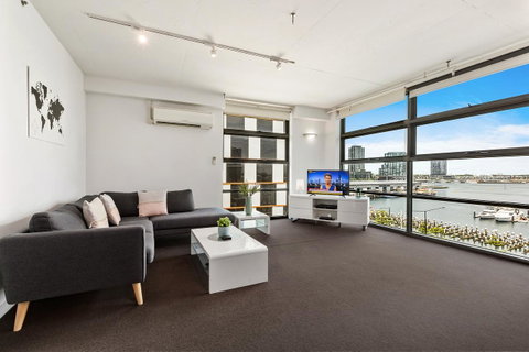 Docklands Private Collection - City Harbour Apartments - Port Augusta Accommodation 14