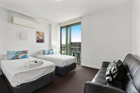 Docklands Private Collection - City Harbour Apartments - Port Augusta Accommodation 11