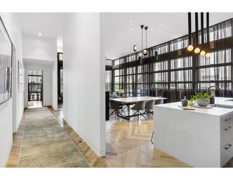 Ultimate Luxury Penthouse From The Block - Port Augusta Accommodation 16