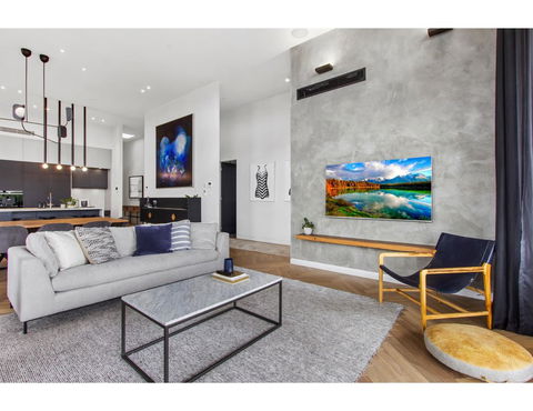 Ultimate Luxury Penthouse From The Block - Port Augusta Accommodation 10
