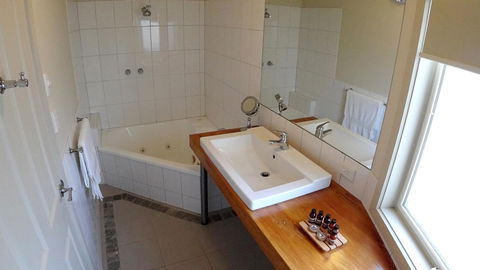 Two Truffles Cottages - Port Augusta Accommodation 15