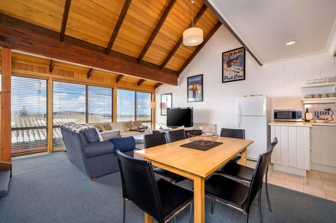 FOUNTAINS 3, Mount Hotham - Port Augusta Accommodation 2