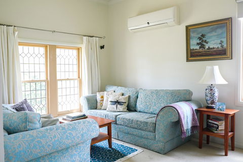 Miss Pym's Cottage - Port Augusta Accommodation 41