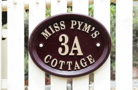Miss Pym's Cottage - Port Augusta Accommodation 6