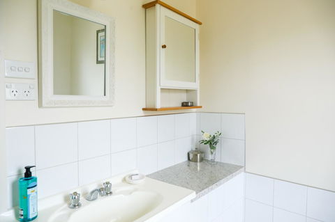 Miss Pym's Cottage - Port Augusta Accommodation 12