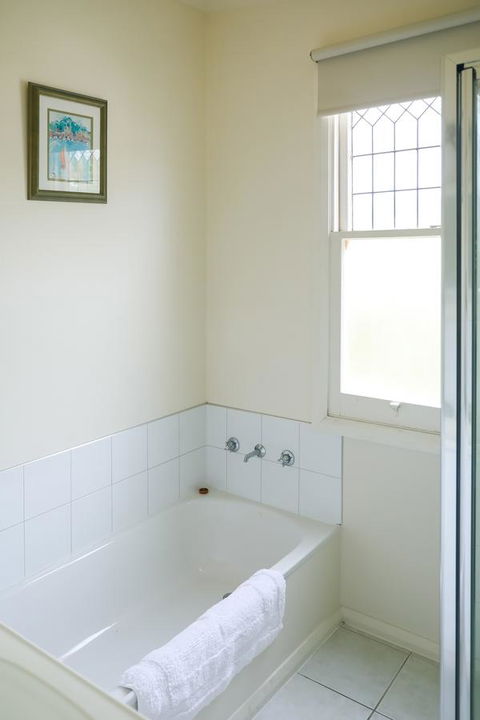 Miss Pym's Cottage - Port Augusta Accommodation 10