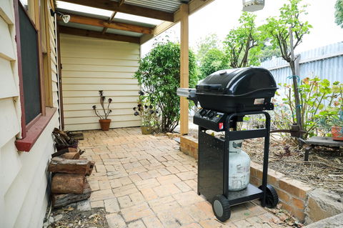 Miss Pym's Cottage - Port Augusta Accommodation 3
