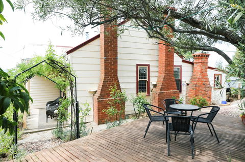 Miss Pym's Cottage - Port Augusta Accommodation 4
