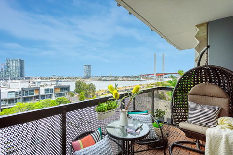 Water Views, Lovely 2BRs, Free Tram Zone, Close To Everything! - Port Augusta Accommodation 0