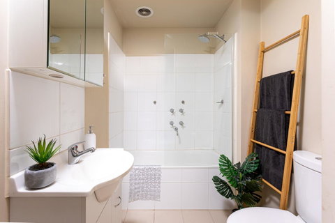 Water Views, Lovely 2BRs, Free Tram Zone, Close To Everything! - Port Augusta Accommodation 13