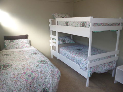 HogmortHomes Neale Street - Port Augusta Accommodation 5