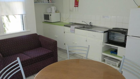 The Captain's Manor On Cook Unit 8 - Port Augusta Accommodation 3