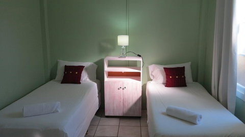 The Captain's Manor On Cook Unit 9 - Port Augusta Accommodation 1