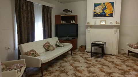 The Crooked Cottage - Port Augusta Accommodation 2