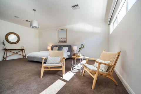 The Grand Oasis - Pool - Wifi - Mins From Beach - Port Augusta Accommodation 2