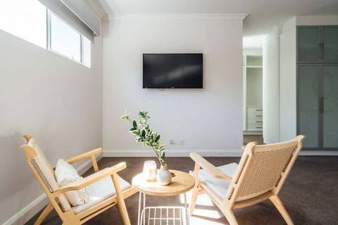 The Grand Oasis - Pool - Wifi - Mins From Beach - Port Augusta Accommodation 3