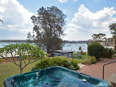 The House On The Lake @ Fishing Point, Lake Macquarie - Honestly Put The Line In And Catch Fish - Port Augusta Accommodation 1
