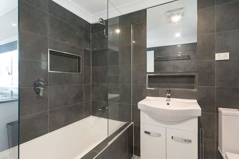 The Inlet Cottage - Port Augusta Accommodation 0