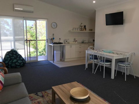 The Lake Guesthouse - Port Augusta Accommodation 2