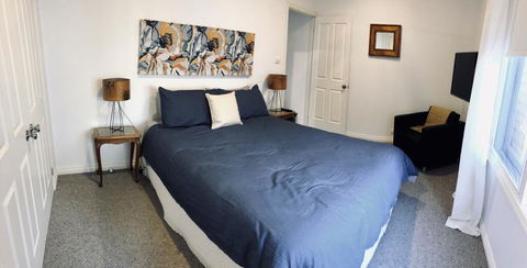 The Light And Bright Yellow Beach House - Port Augusta Accommodation 0