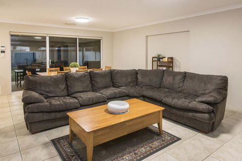 The Oaks - Port Augusta Accommodation 3