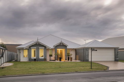 The Oaks - Port Augusta Accommodation 0