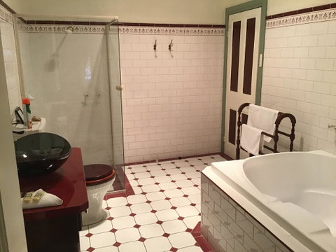 The Olde Devonshire House - Port Augusta Accommodation 3