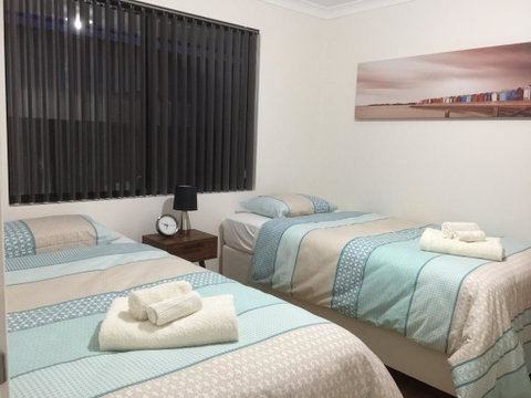 The Royal Dolphin Holiday Home - Port Augusta Accommodation 2