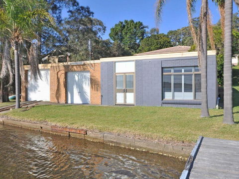 The Studio On The Lake @ Fishing Point, Lake Macquarie - Honestly Put The Line In And Catch Fish - Port Augusta Accommodation 1