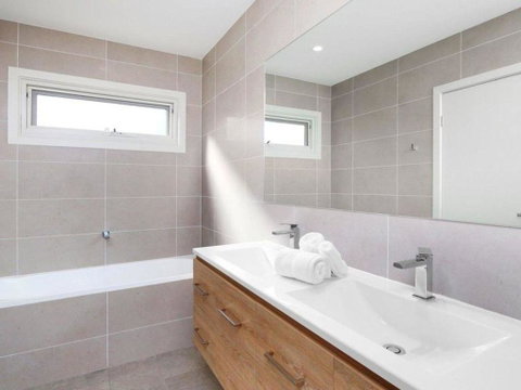 The Wharf House - Budgewoi - Port Augusta Accommodation 3