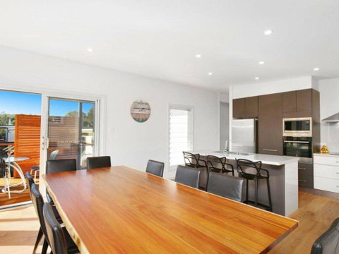 The Wharf House - Budgewoi - Port Augusta Accommodation 0