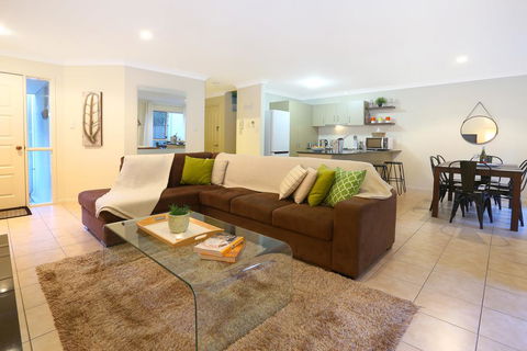 Theme Park HolidayTownhouse - Port Augusta Accommodation 2