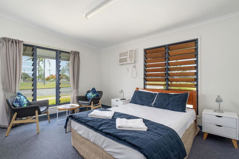 Tin Can Bay's Sleepy Lagoon Motel - Port Augusta Accommodation 1