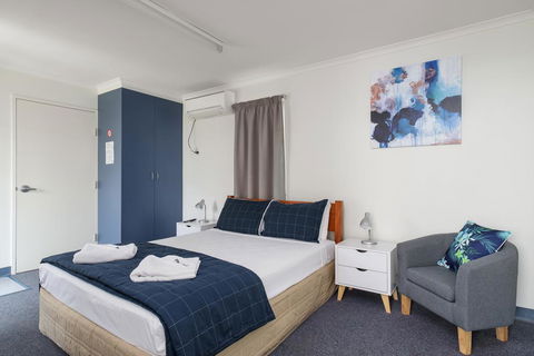 Tin Can Bay's Sleepy Lagoon Motel - Port Augusta Accommodation 3