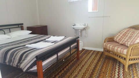 Tingle All Over Budget Accommodation - Port Augusta Accommodation 1